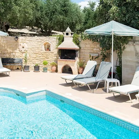 Βίλα 3 Bedrooms With Private Pool Furnished Terrace And Wifi At 2 Km Away From The Beach *