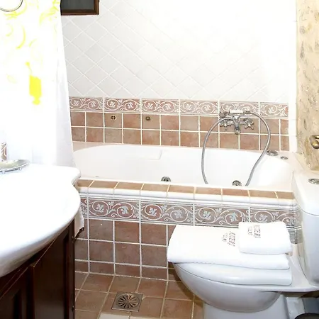 Βίλα 3 Bedrooms With Private Pool Furnished Terrace And Wifi At 2 Km Away From The Beach *